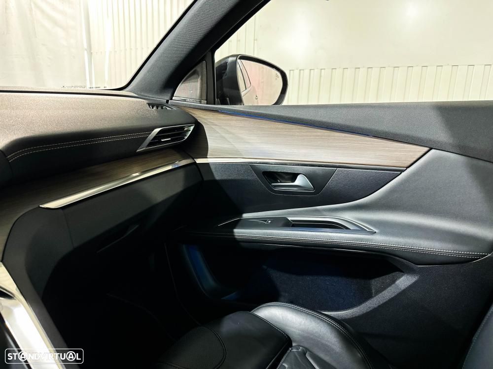 Peugeot 3008 1.6 Hybrid4 GT Pack e-EAT8 - 56