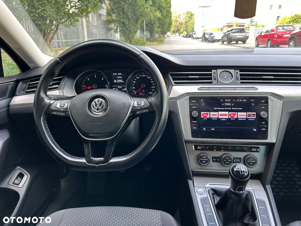 Volkswagen Passat - 16