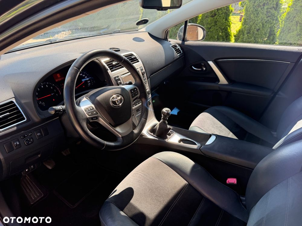 Toyota Avensis 1.8 Sol EU5 - 13