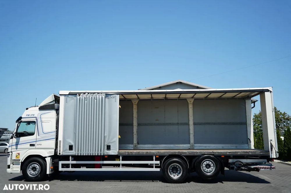 Volvo FM 370 / SOLO / CORTINĂ - 9,1 M / 6X2 / DHOLLANDIA LIFT - 2.000 KG / PODEA REZISTENTĂ / AER CONDIȚIONAT PARCARE / I-SHIFT / EURO 6 - 25