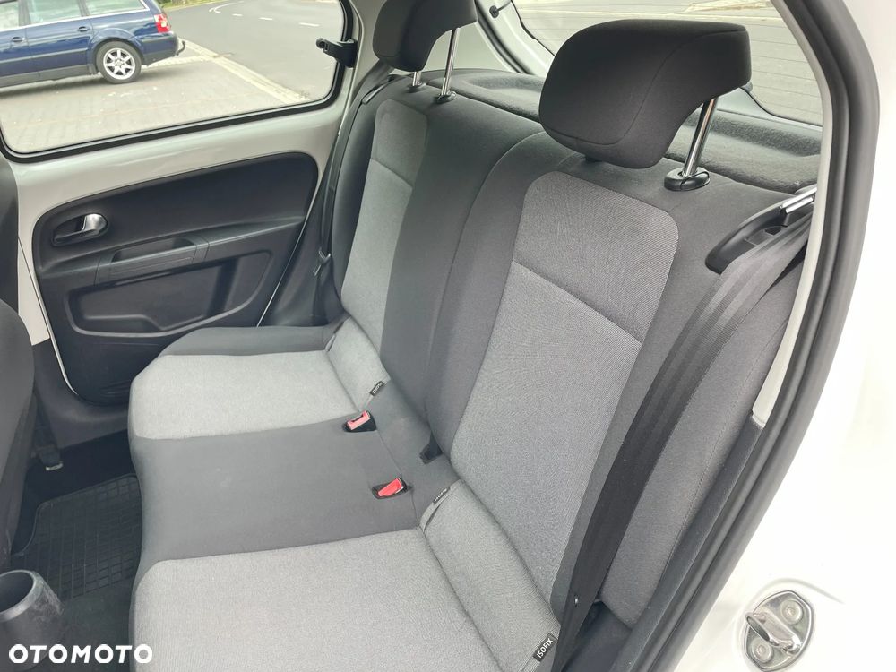Volkswagen up! - 16