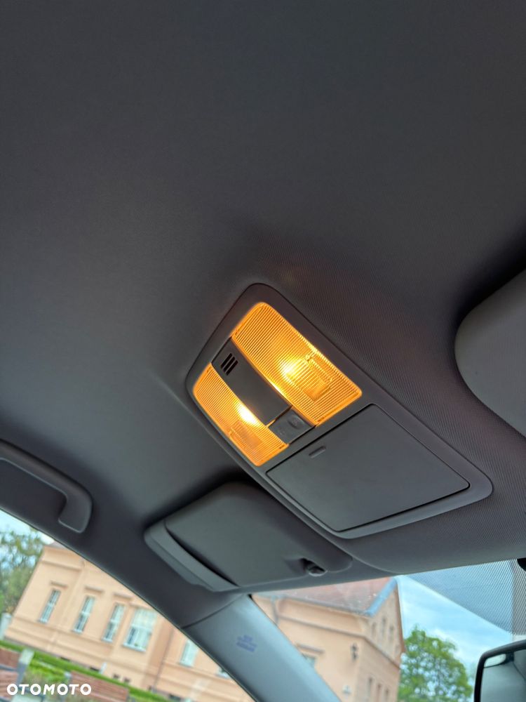 Toyota Avensis 2.2 D-CAT Sol - 23