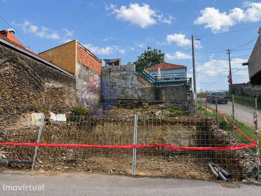 Terreno Urbano com Projeto Aprovado para Moradia T3 em São Pedro da Co - Grande imagem: 2/3