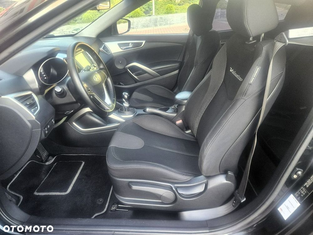 Hyundai Veloster - 22