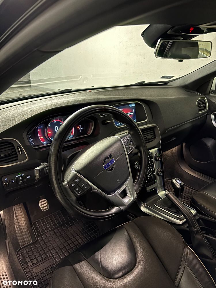 Volvo V40 D2 Drive-E R-Design Momentum - 13