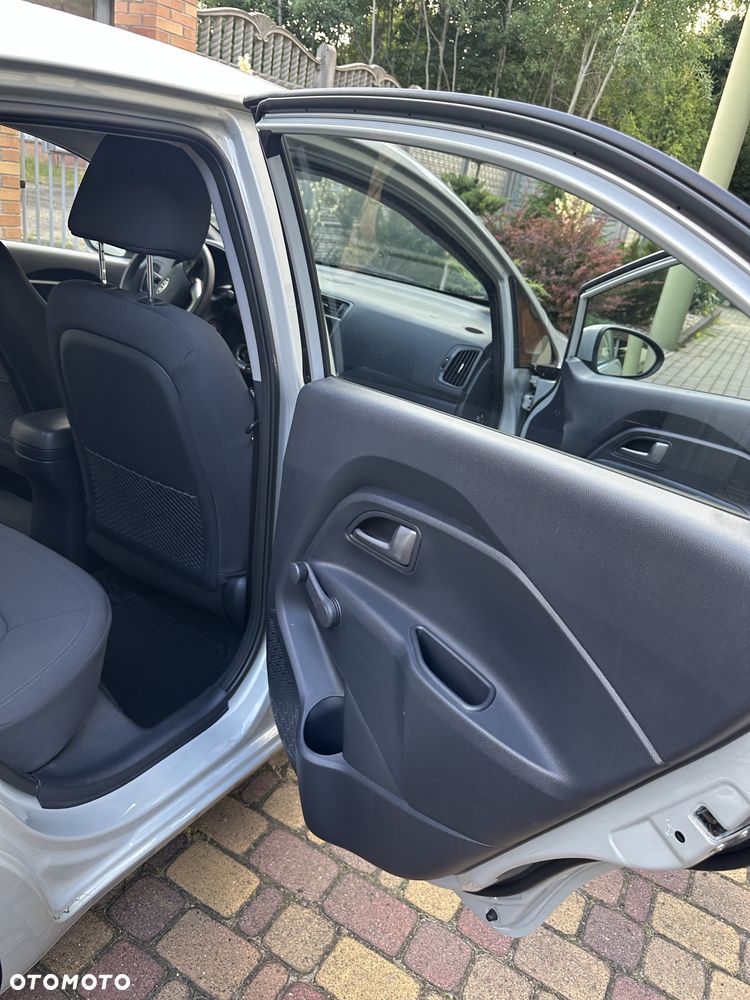Kia Rio - 8