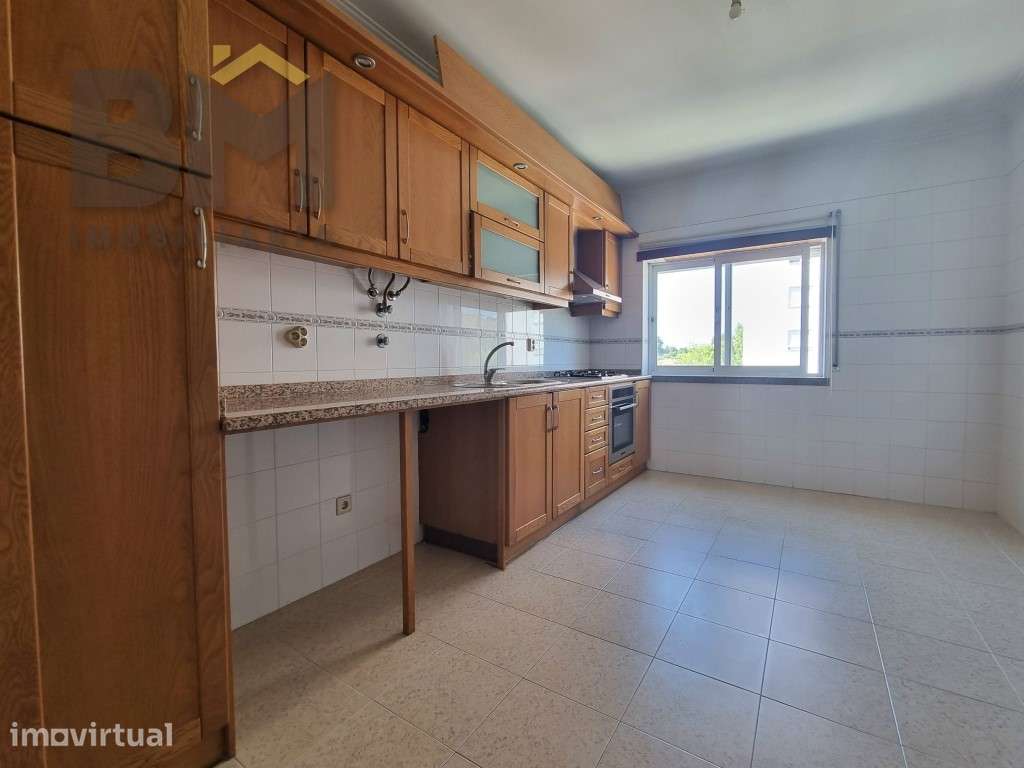 Apartamento T2 em prédio com elevador. - Grande imagem: 2/14
