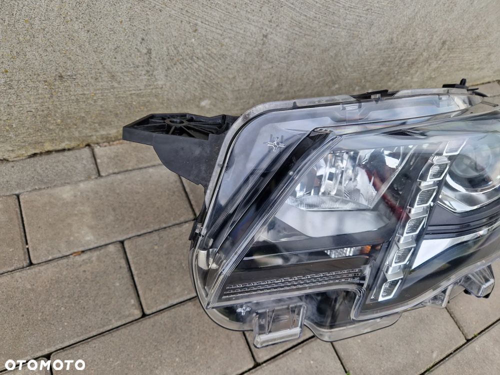 LAMPA PRZEDNIA LEWA PEUGEOT PARTNER IV, RIFTER  2018-- LED - 2