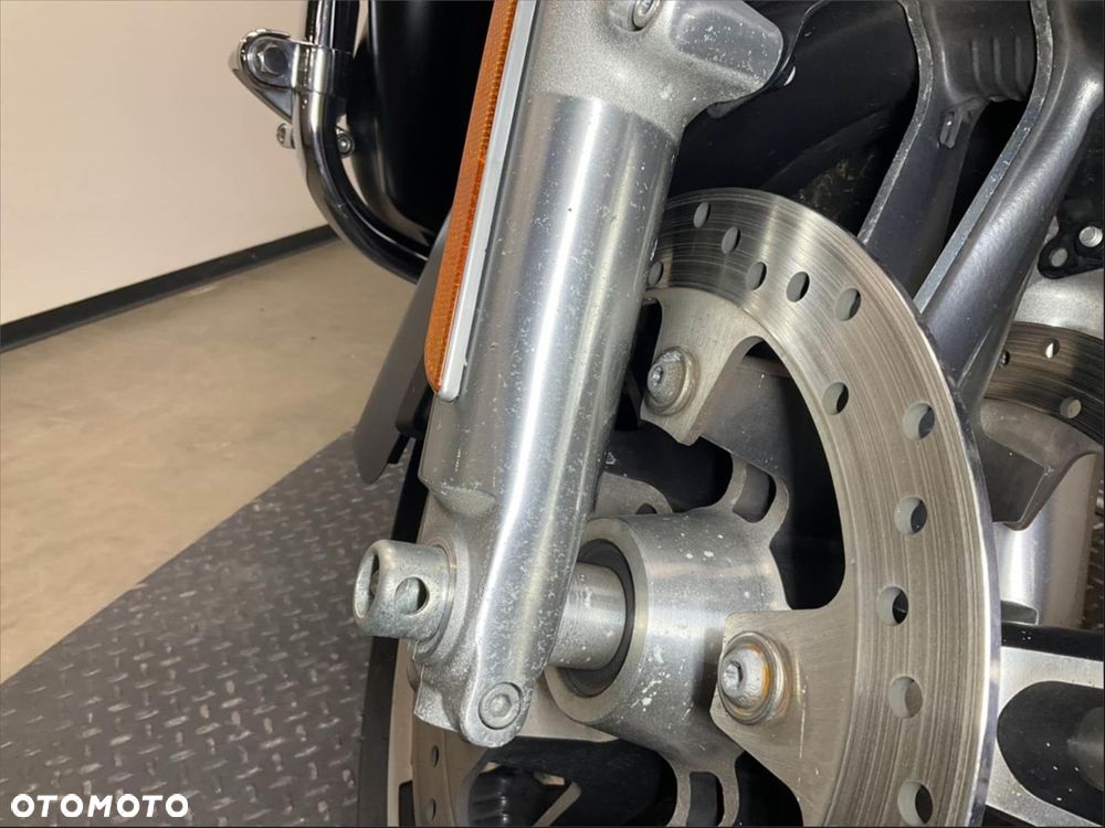 Harley-Davidson Touring Street Glide - 24