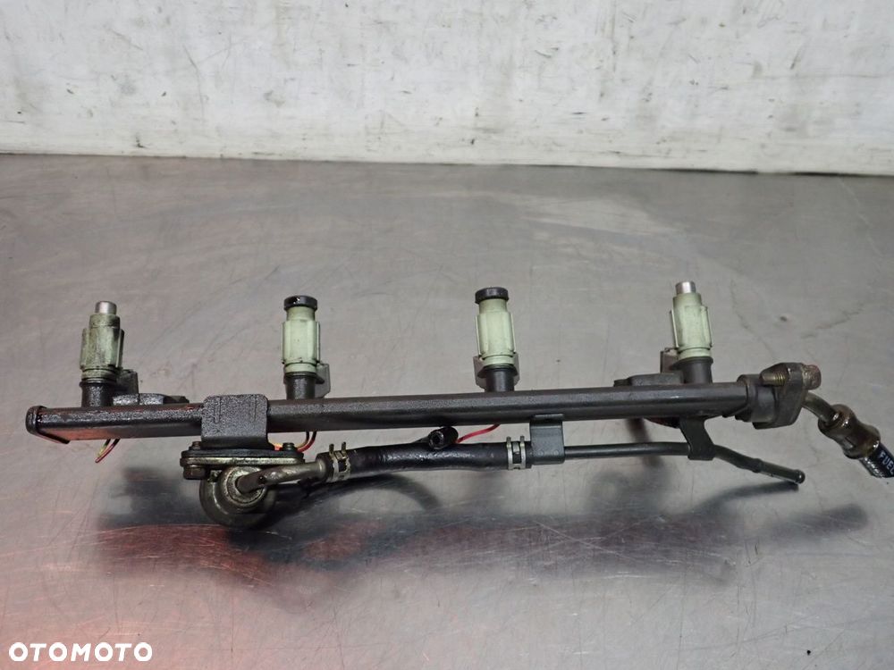 LISTWA WTRYSKOWA MITSUBISHI OUTLANDER - 4