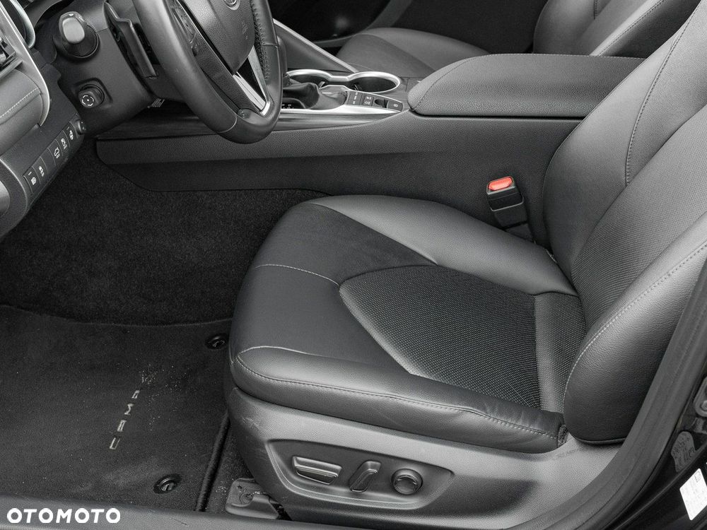 Toyota Camry - 13