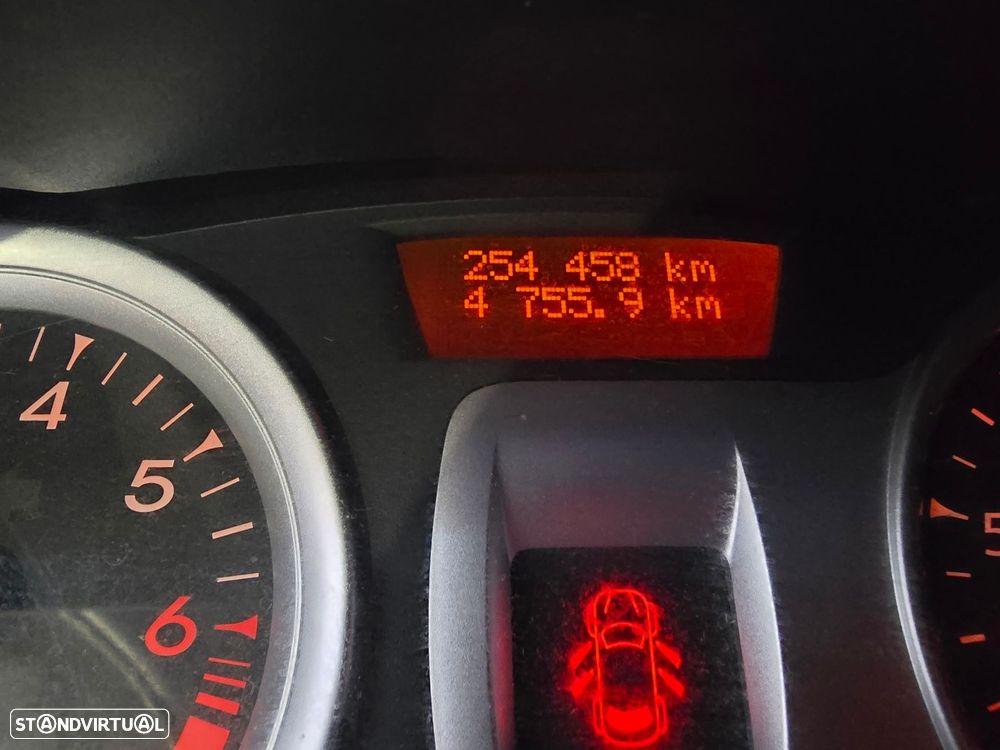 Renault Clio 1.2 16V Confort - 12