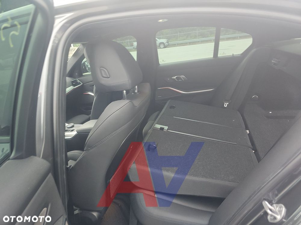 BMW Seria 3 330i xDrive Sport Line - 11
