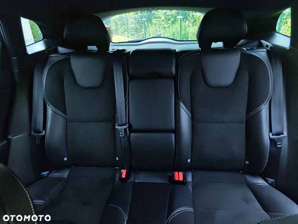 Volvo V40 D2 Drive-E SCR R-Design Momentum - 31