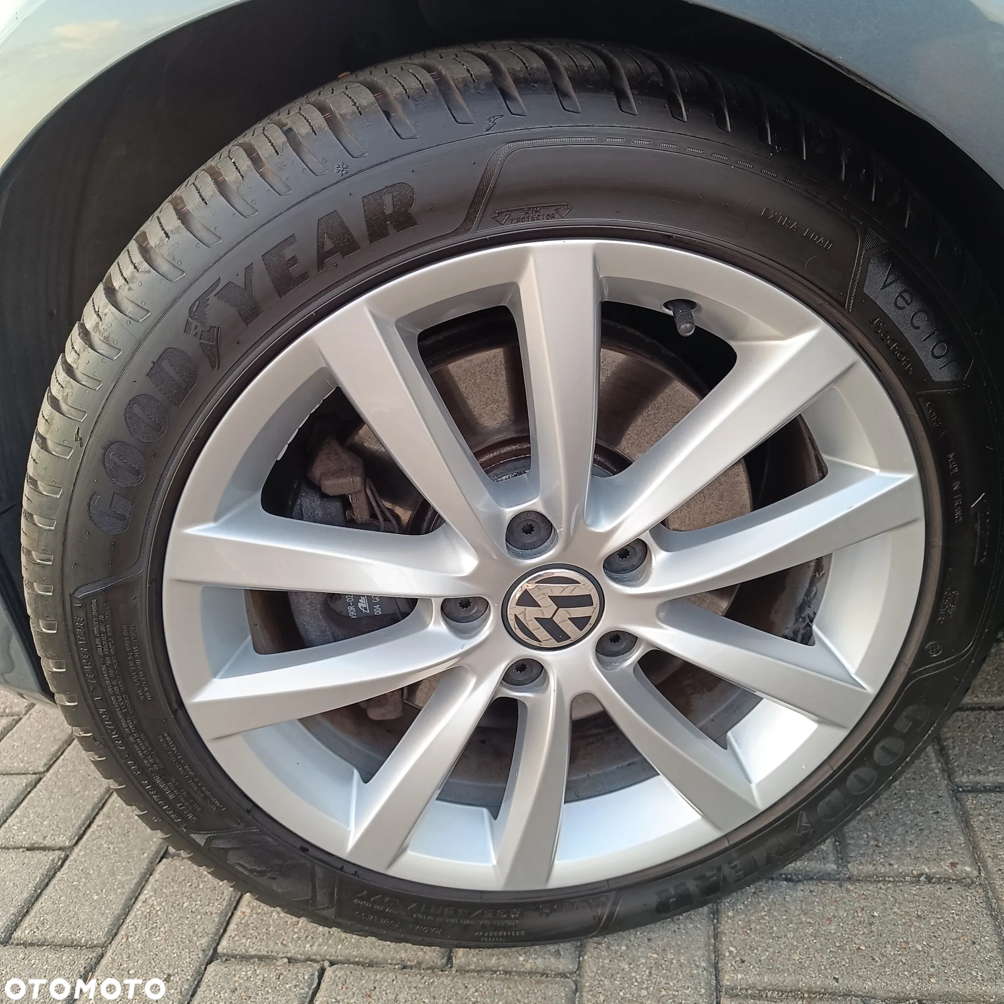 Volkswagen Passat 2.0 TDI Highline - 28