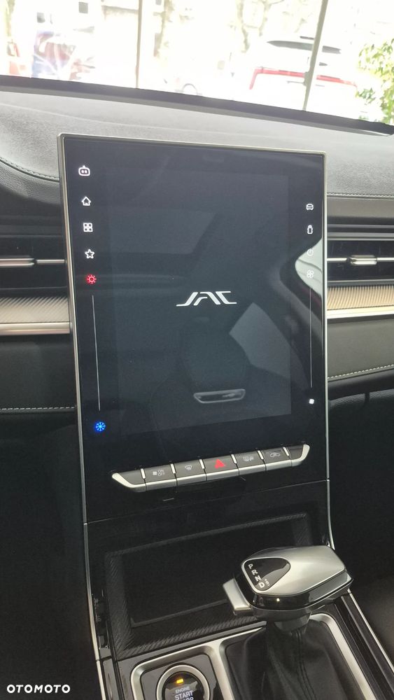JAC J7 Plus CVT - 25