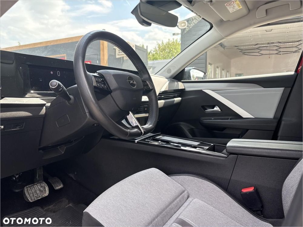 Opel Astra 1.2 T Elegance S&S - 9