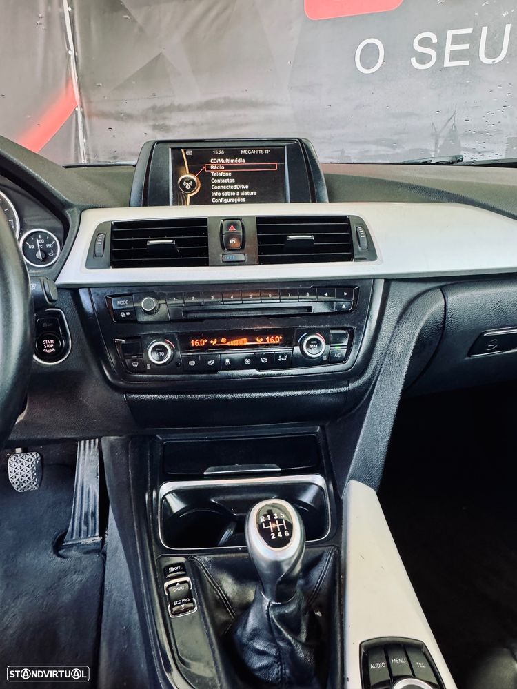 BMW 320 d Pack M - 12