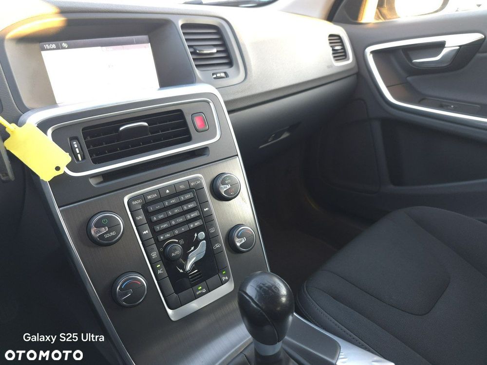 Volvo V60 D3 Momentum - 32