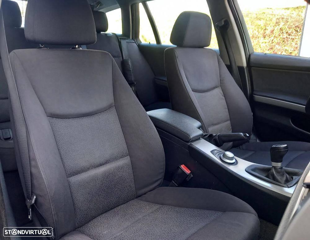 BMW 318 d Navigation Sport - 11