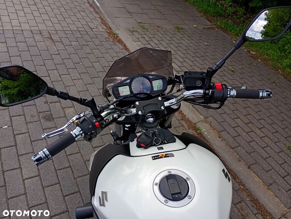 Suzuki GSR - 9