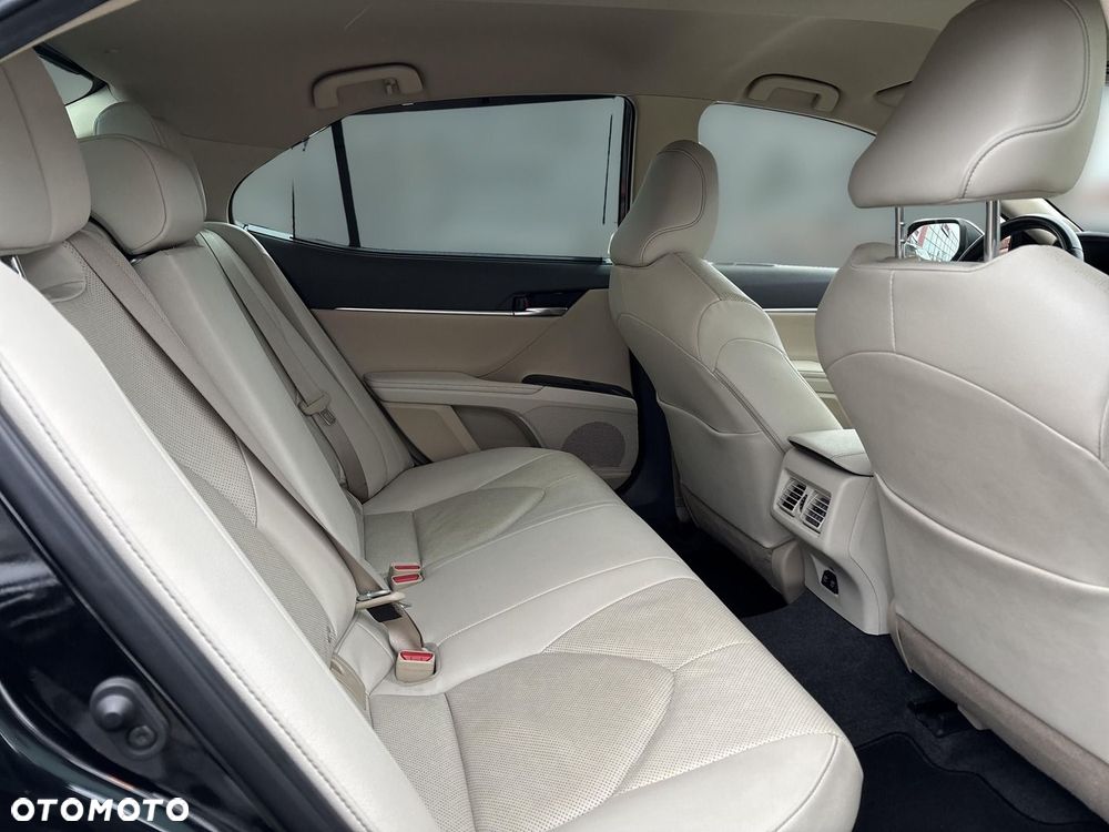 Toyota Camry 2.5 Hybrid Executive CVT - 10