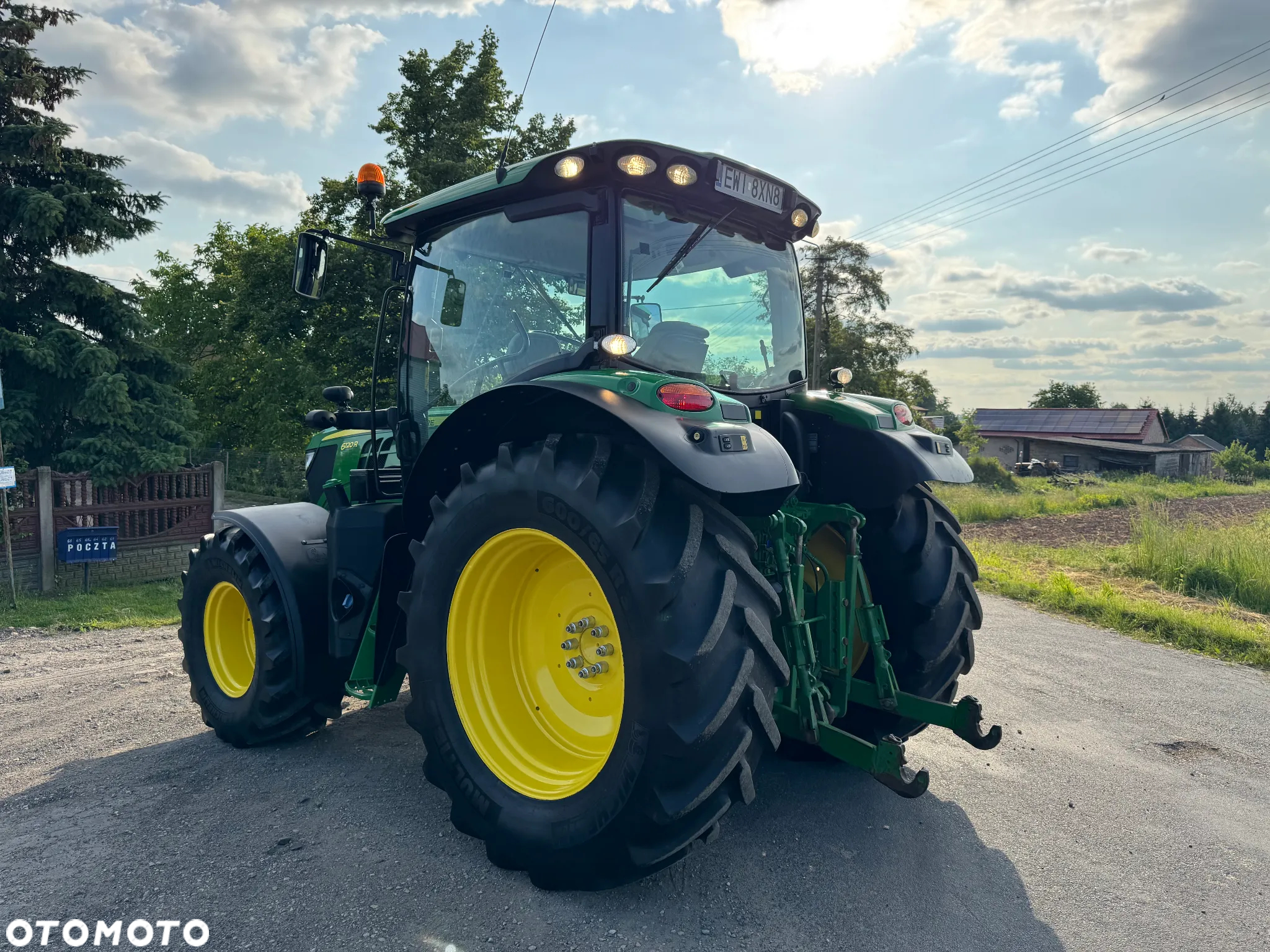 John Deere 6120R - 17