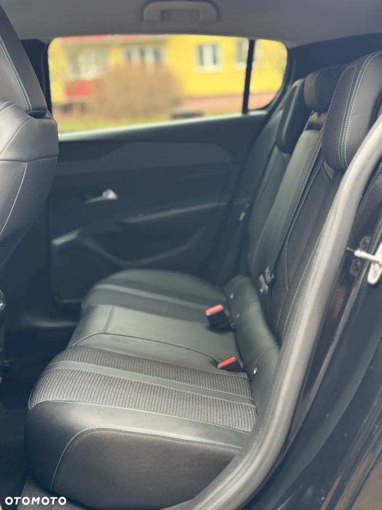 Peugeot 308 PureTech 130 EAT8 Allure - 22