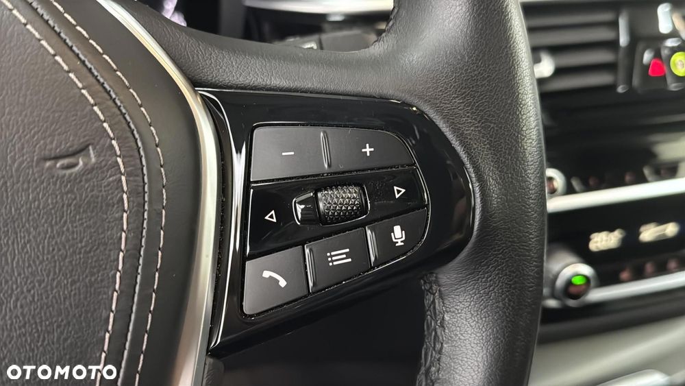 BMW Seria 5 530i xDrive mHEV - 26