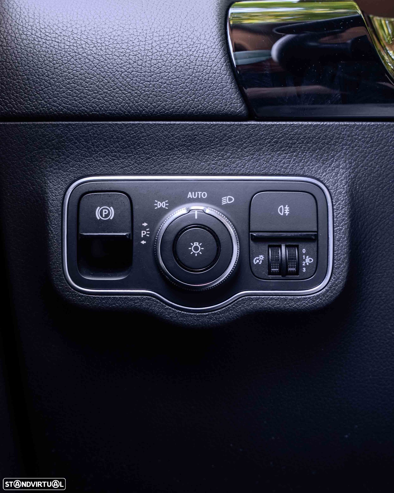 Mercedes-Benz GLA 180 7G-DCT - 21