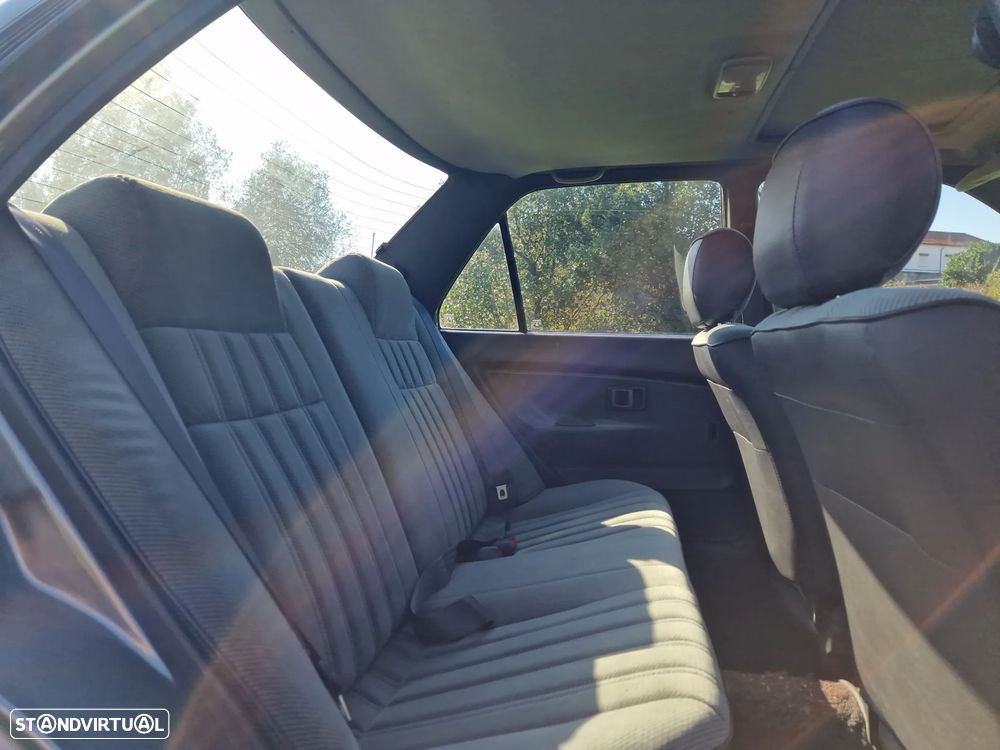 Toyota Corolla 1.3 Gold Line - 11