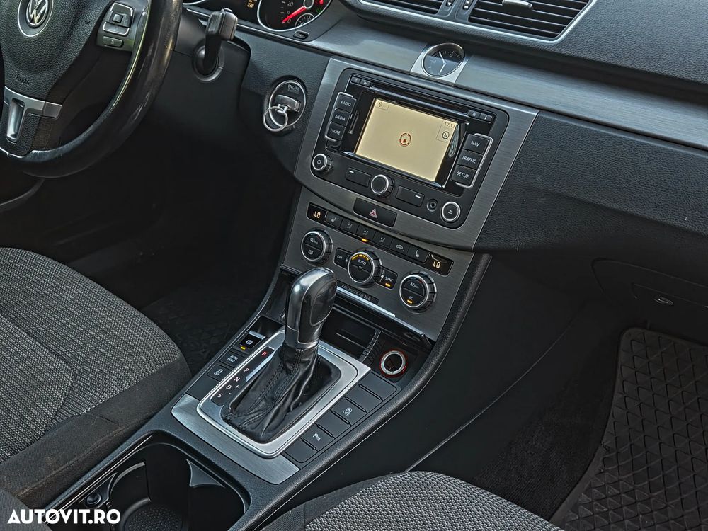 Volkswagen Passat 2.0 TDI DSG Comfortline - 10