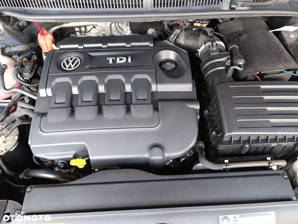 Volkswagen Touran 2.0 TDI BMT Comfortline - 29