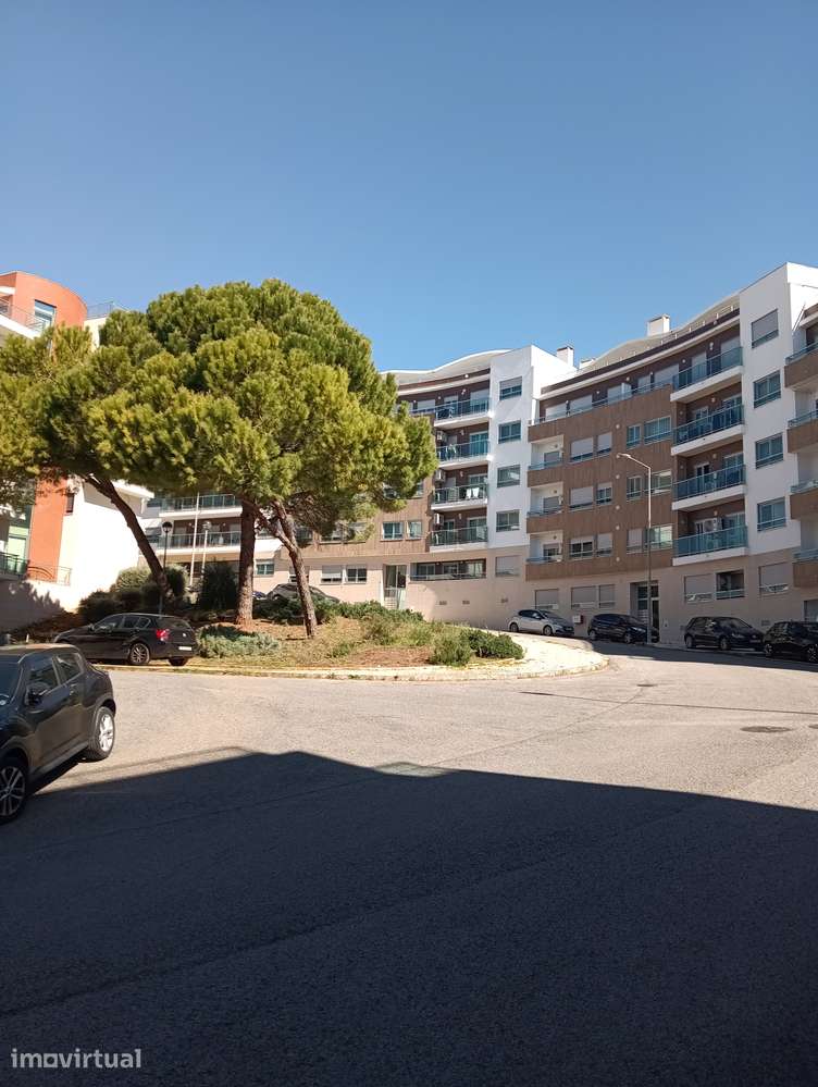 Apartamento T2 Novo com Varanda e Garagem - Grande imagem: 2/27