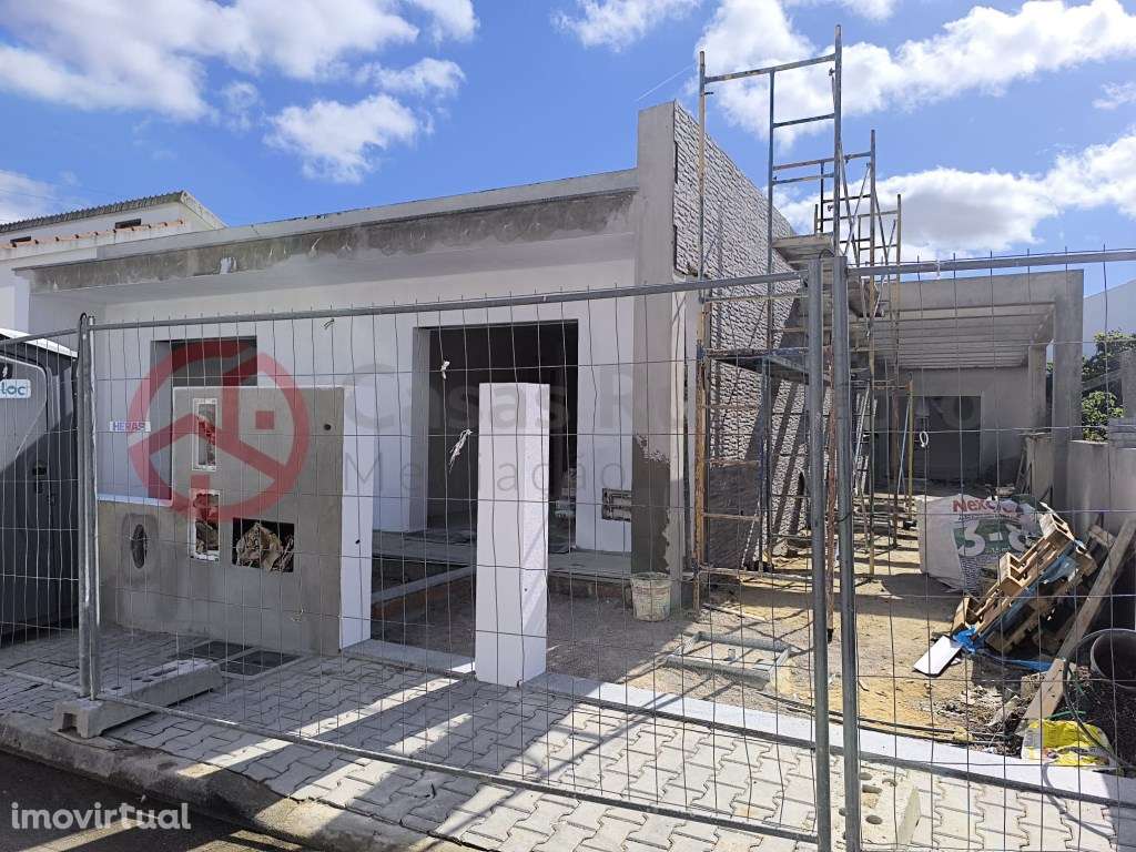 Moradia Térrea T3+1 com Piscina - Grande imagem: 2/31