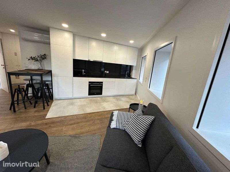 T1 Nova e Luminoso na Gaia perto da Ponte D.Luis - Grande imagem: 4/11