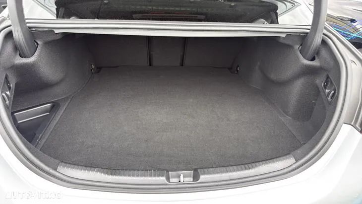 Mercedes-Benz C 300 PHEV 4MATIC - 18