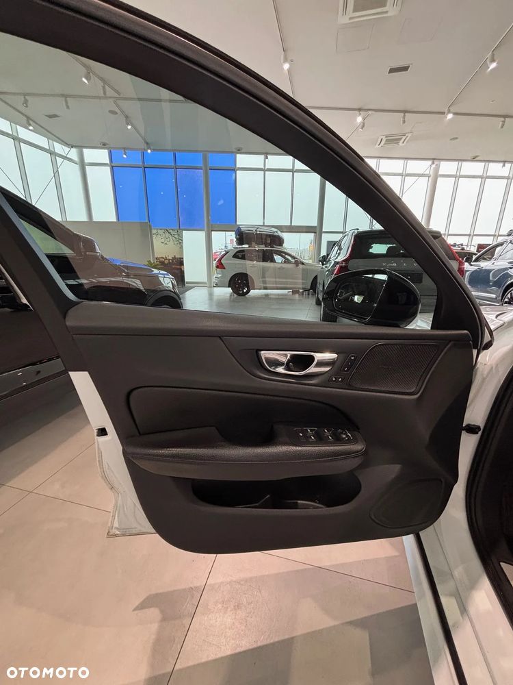 Volvo V60 D4 R-Design - 14