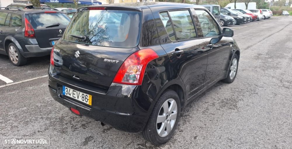 Suzuki Swift 1.3 16V GLX - 4
