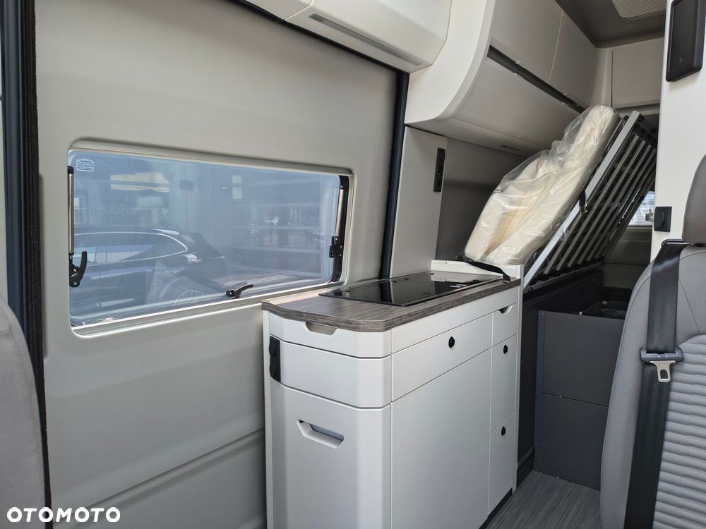 Volkswagen Crafter Grand California 600 silnik: 2,0 l TDI EU6 SCR BlueMotion Technology 130 kW skrzynia biegów: Przedni napęd automatyczna 8-biegowa rozstaw osi: 3640 mm - 32