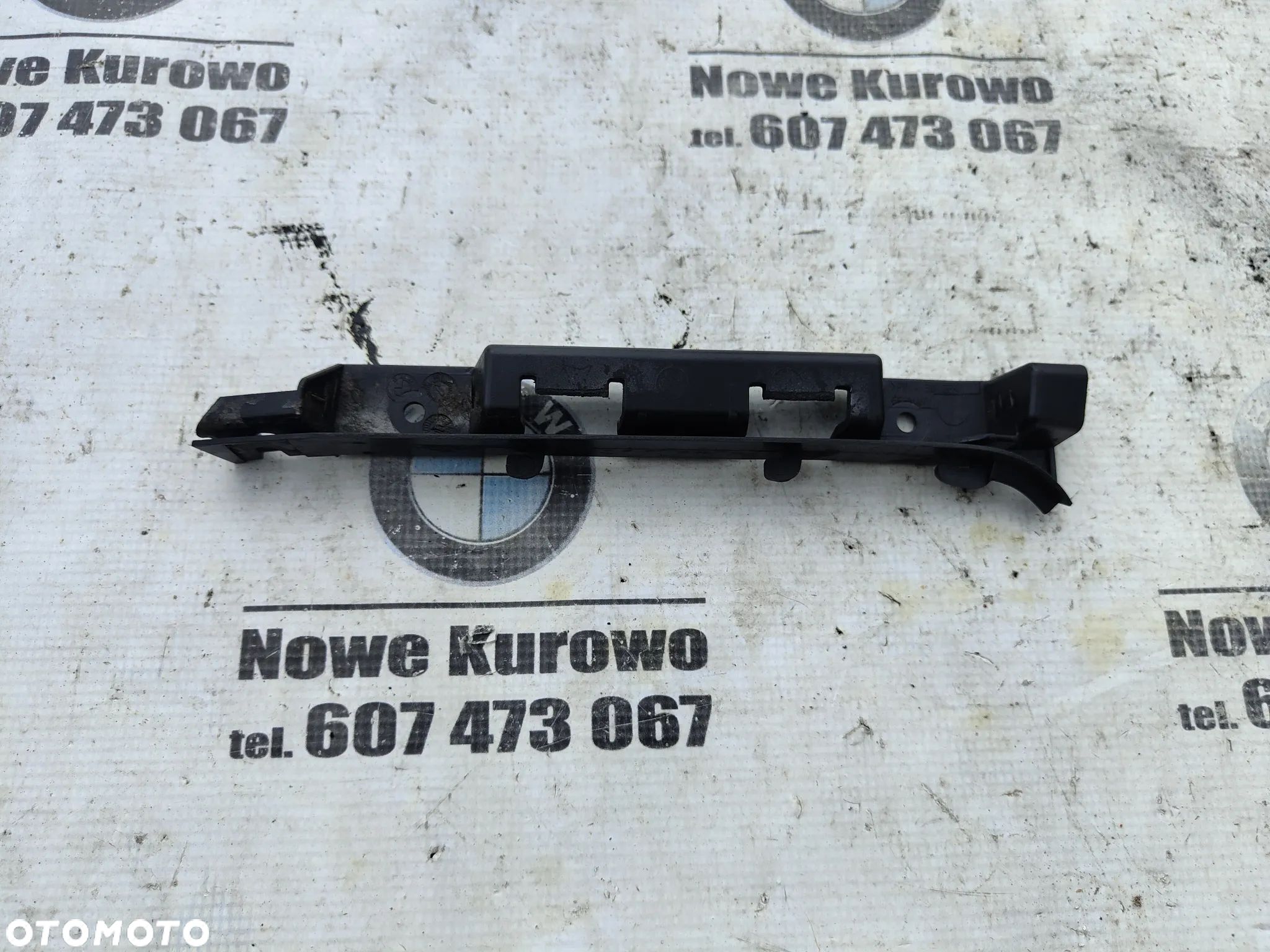 BMW E65 E66 Ślizg zderzaka przedniego lewy 8223247 - 1