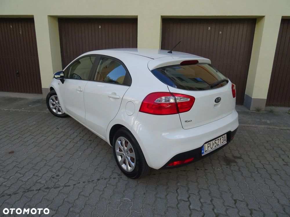 Kia Rio - 4