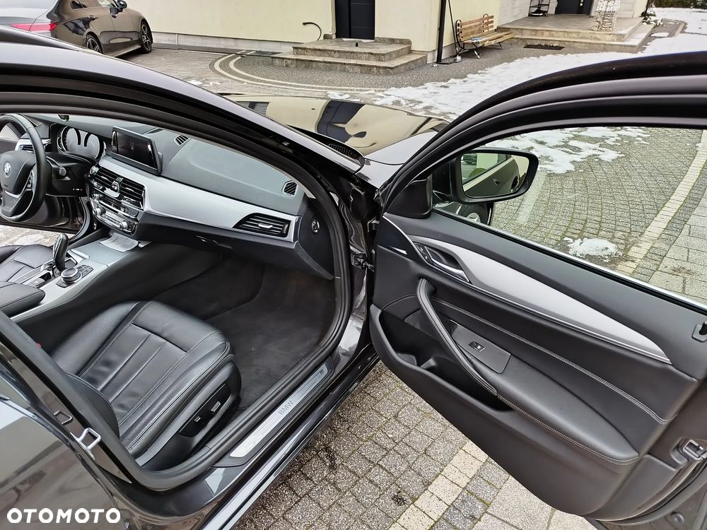 BMW Seria 5 520d Modern Line - 19