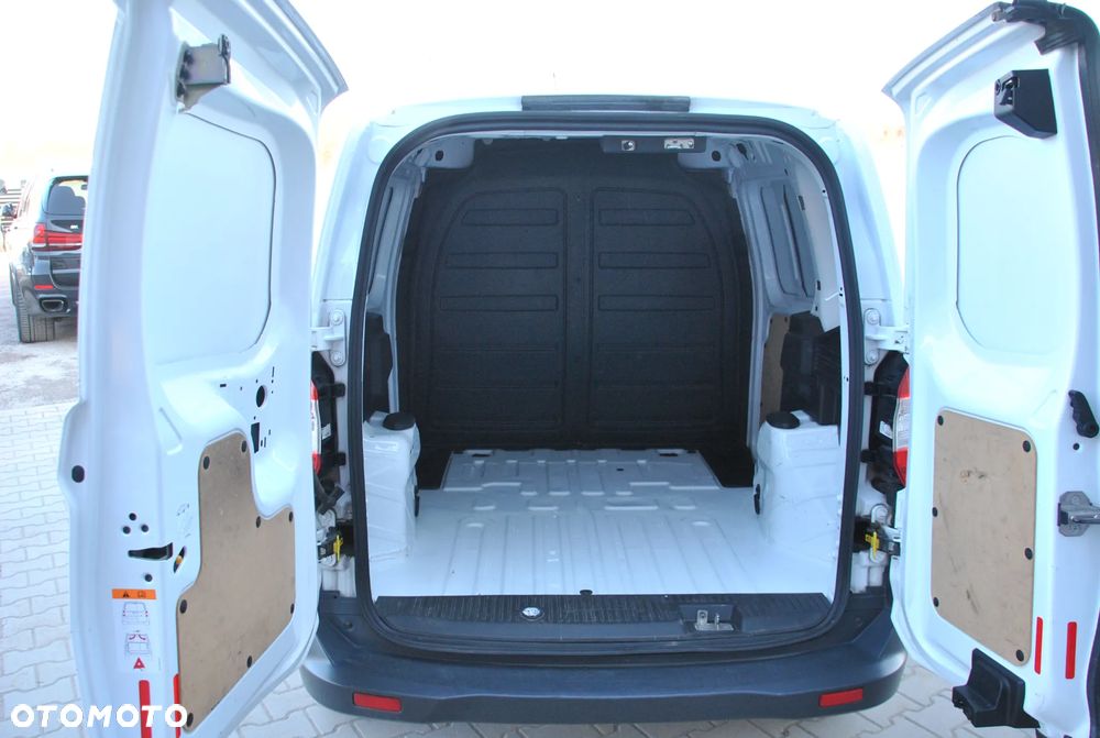 Ford Transit Courier - 8