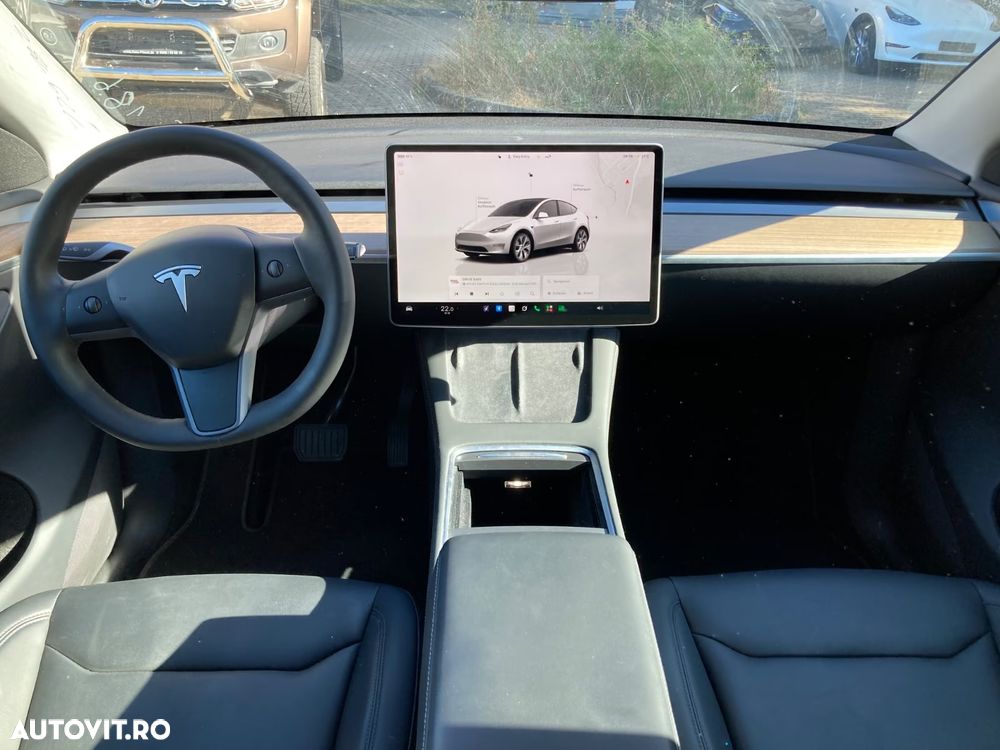 Tesla Model Y Long Range Dual Motor AWD - 6