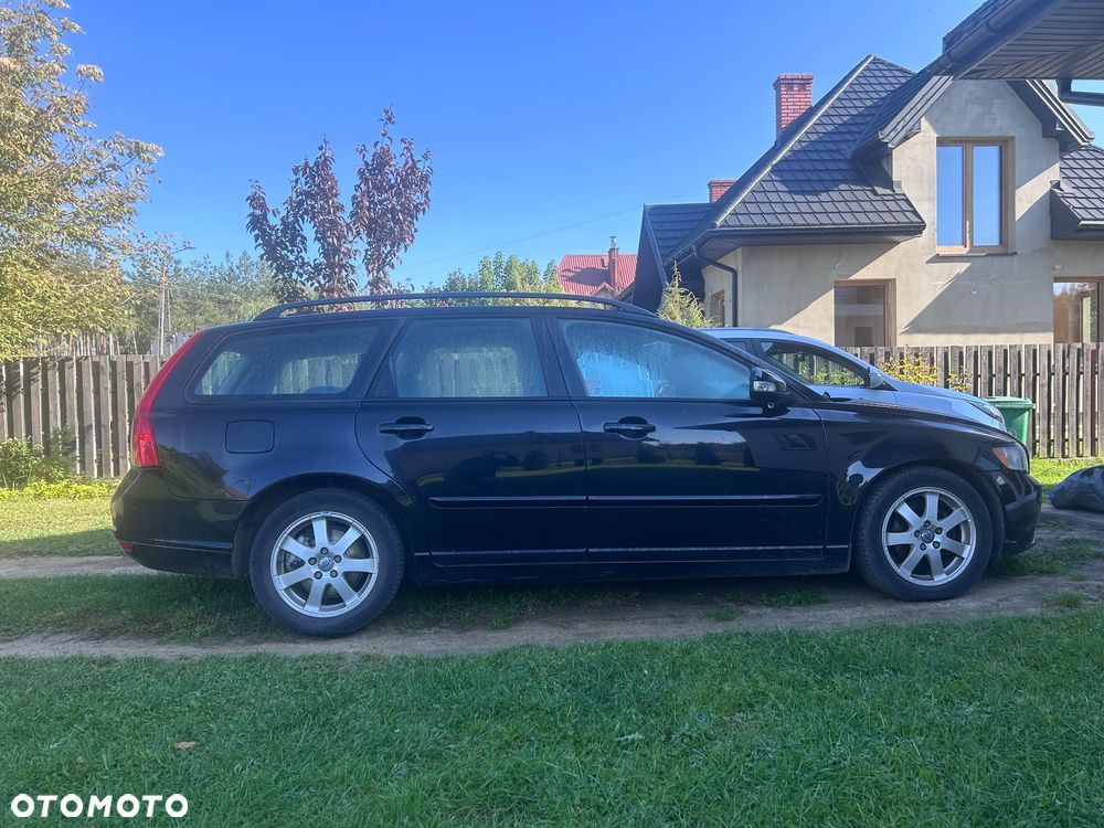 Volvo V50 2011 photo 2