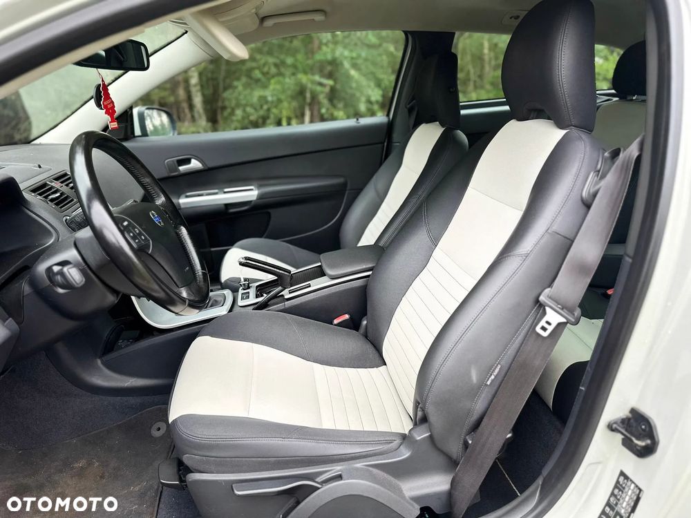Volvo C30 D2 Momentum - 29