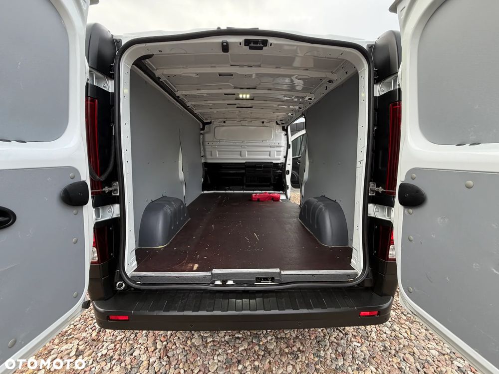 Renault TRAFIC VAN EXTRA Long, L2H1 MAXI, VAT-1, MOCNY SILNIK 2.0 dCi 145KM Euro6, ROZRZĄD NA ŁAŃCUCHU, DESIGN BUSINESS+ Radio ALPINE, REFLEKTORY RENAULT FULL LED PURE VISION+ PAKIET CHROM, MOBILNE BIURO, PARKTRONIKI, Furgon van z pełną zabudową paki 3m, Duża ładowność: 1124kg, Pojemność 6,7m3 - 23