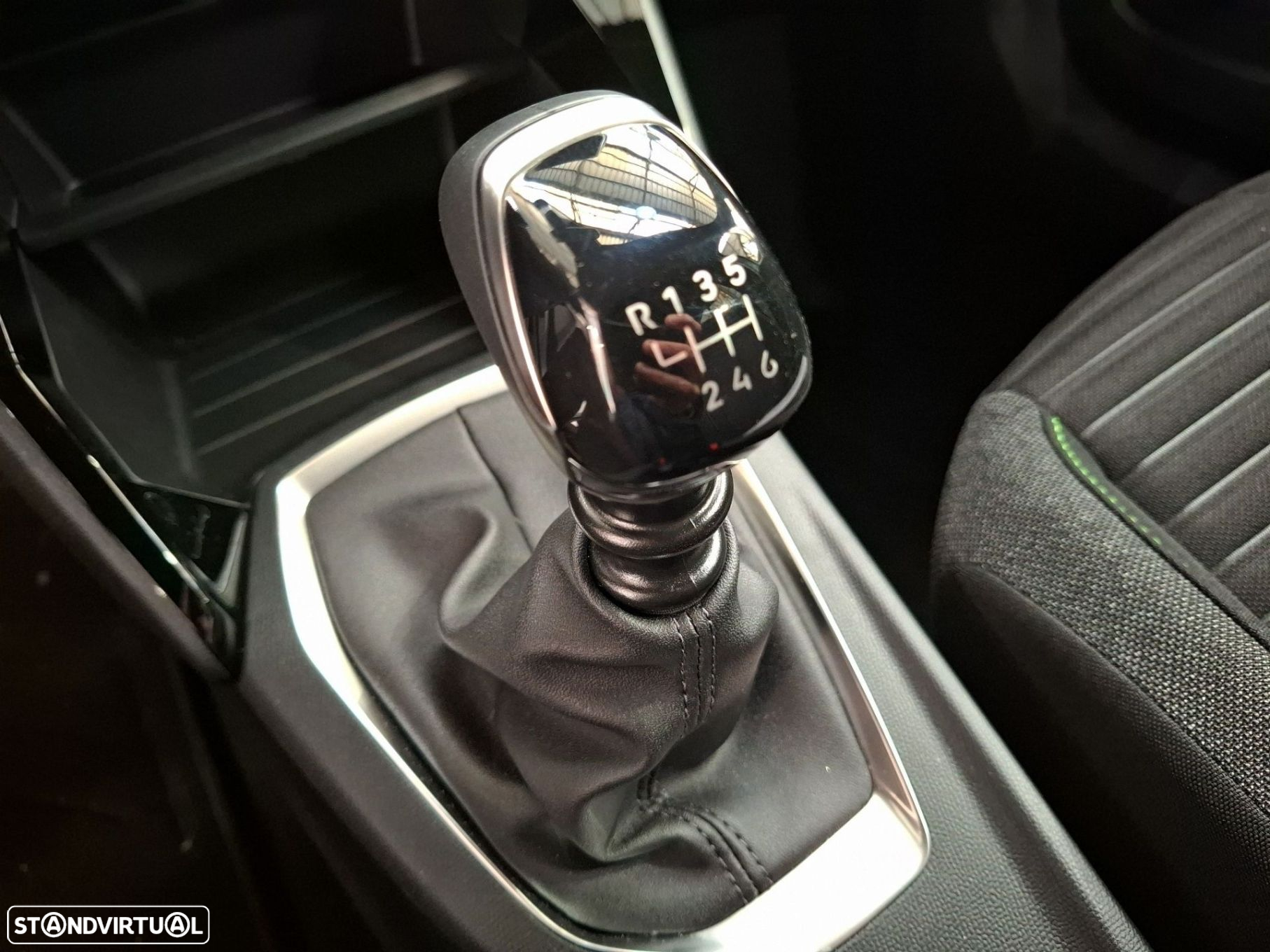 Peugeot 2008 1.2 PureTech Active - 19