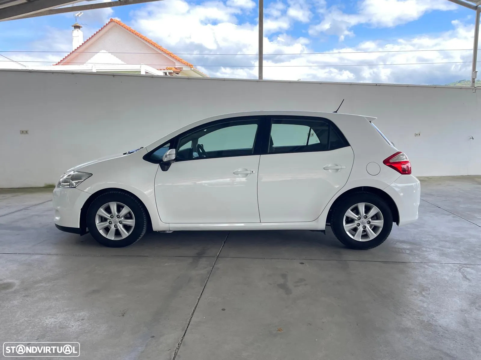Toyota Auris 1.4 D-4D Exclusive - 2
